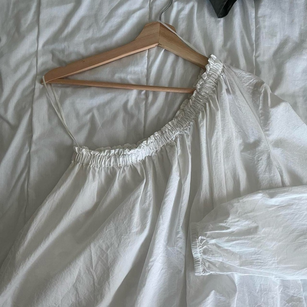 White asymmetric top